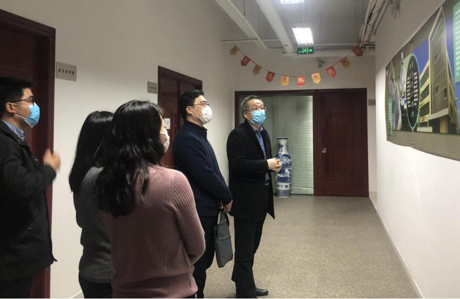 上海市市委組織部到百傲調(diao)研(yan)黨建(jian)咊(he)抗疫工作